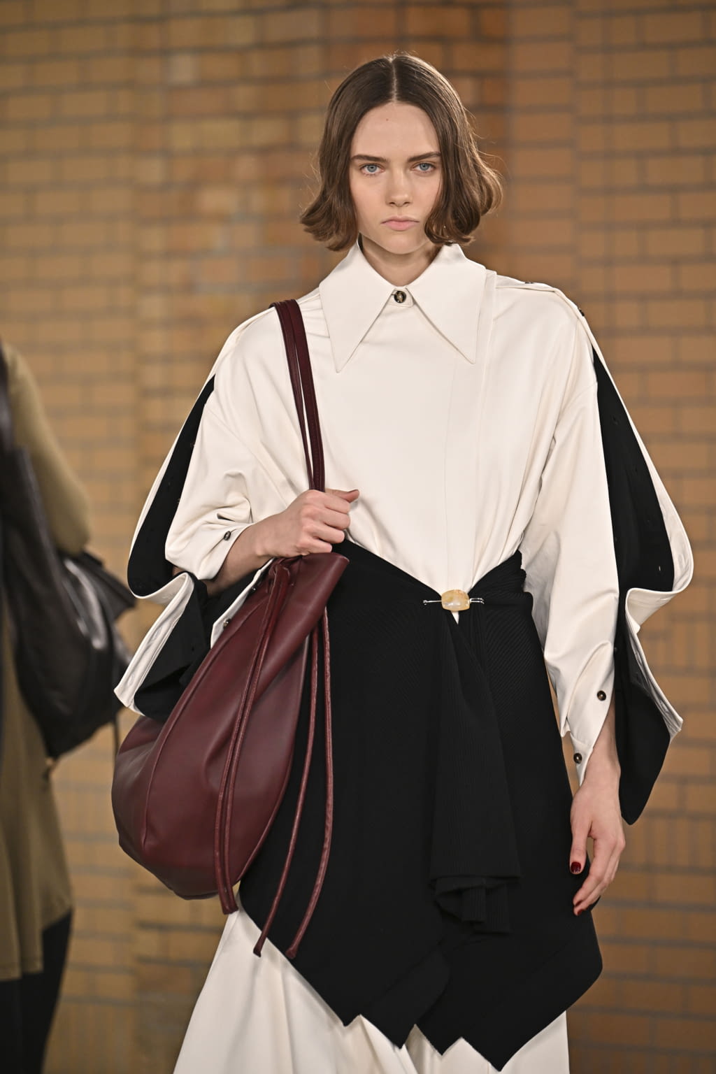 Fashion Week New York Fall/Winter 2022 look 11 from the Proenza Schouler collection 女装配饰