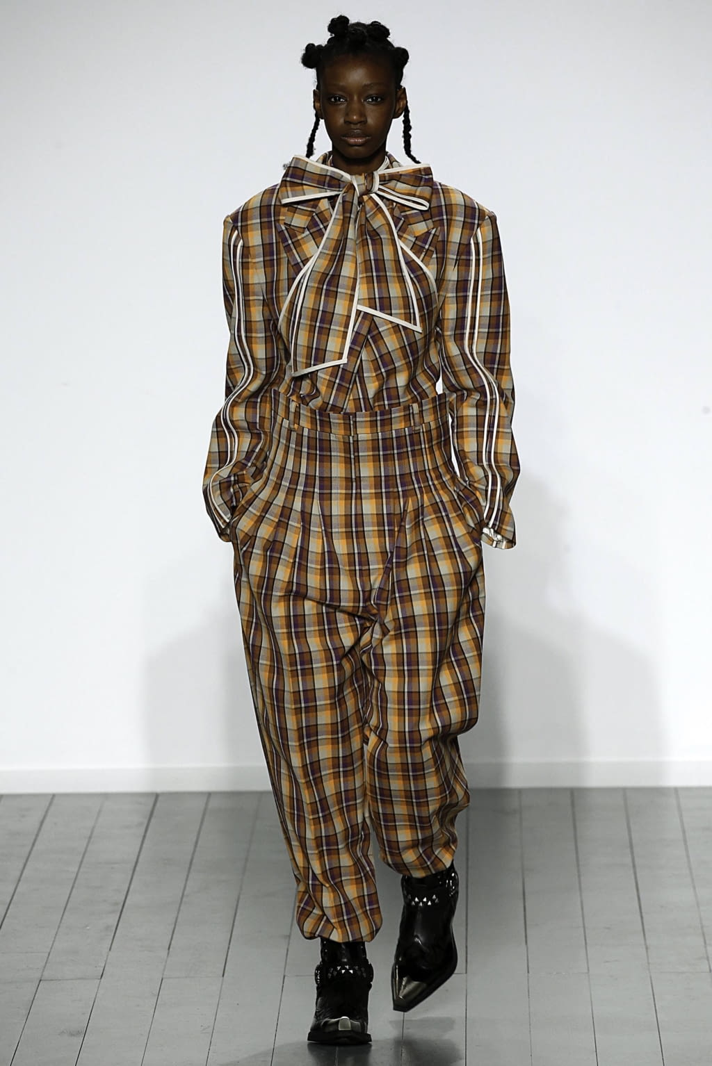 Fashion Week London Fall/Winter 2019 look 8 from the pushBUTTON collection womenswear
