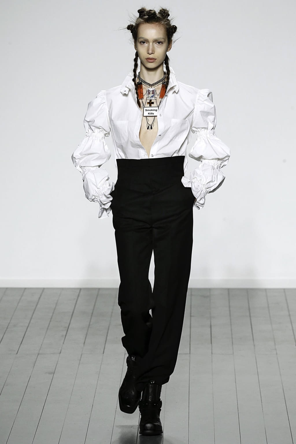 Fashion Week London Fall/Winter 2019 look 9 from the pushBUTTON collection 女装