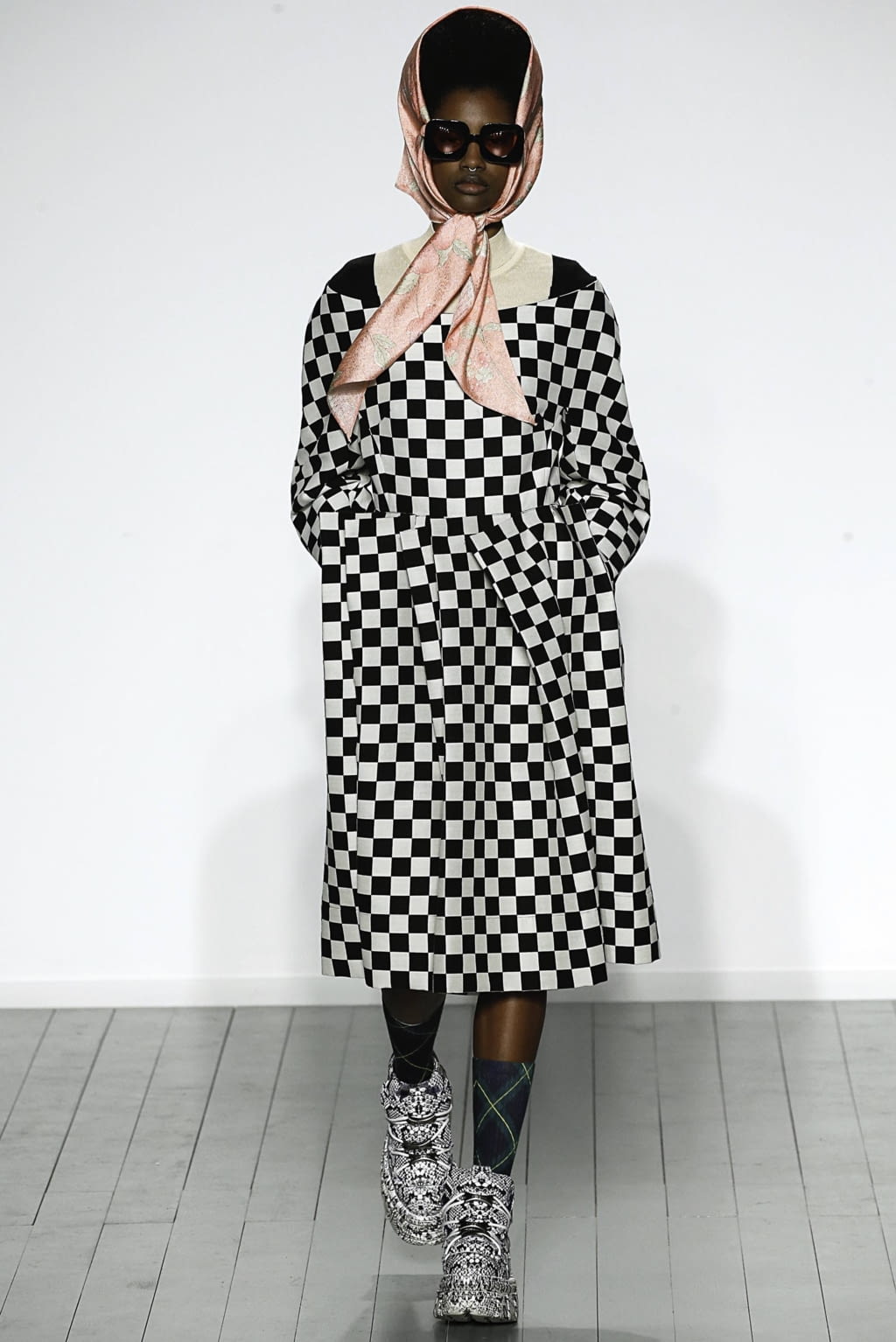 Fashion Week London Fall/Winter 2019 look 19 from the pushBUTTON collection womenswear