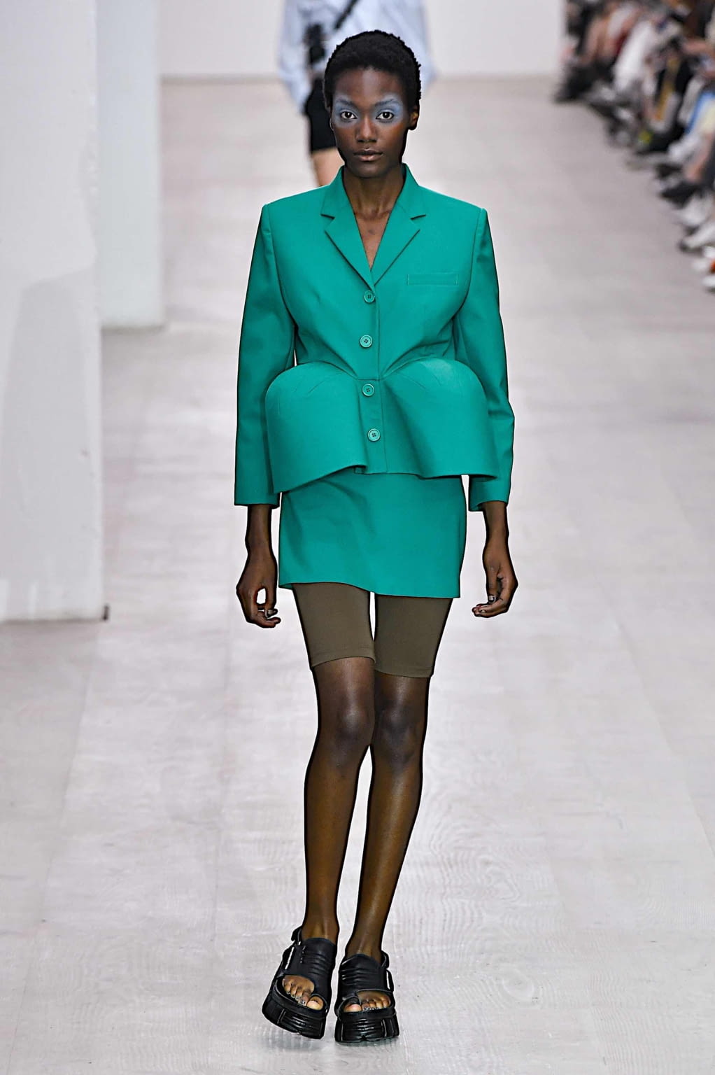 Fashion Week London Spring/Summer 2020 look 1 from the pushBUTTON collection 女装