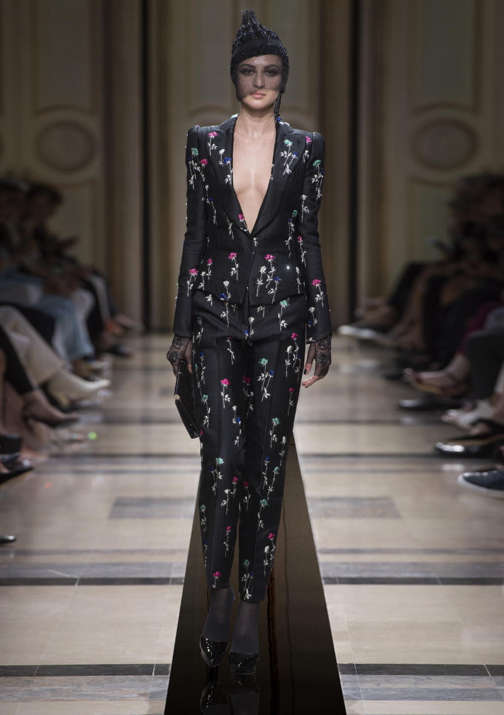 Fashion Week Paris Fall/Winter 2017 look 13 from the Giorgio Armani Privé collection couture