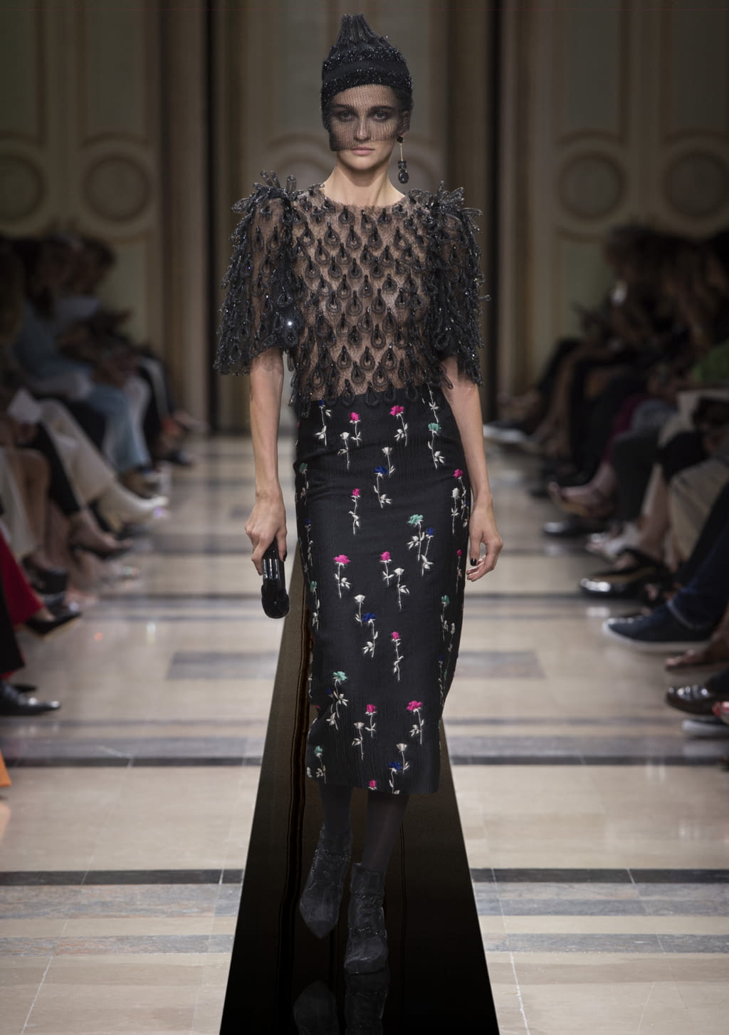 Fashion Week Paris Fall/Winter 2017 look 14 from the Giorgio Armani Privé collection couture