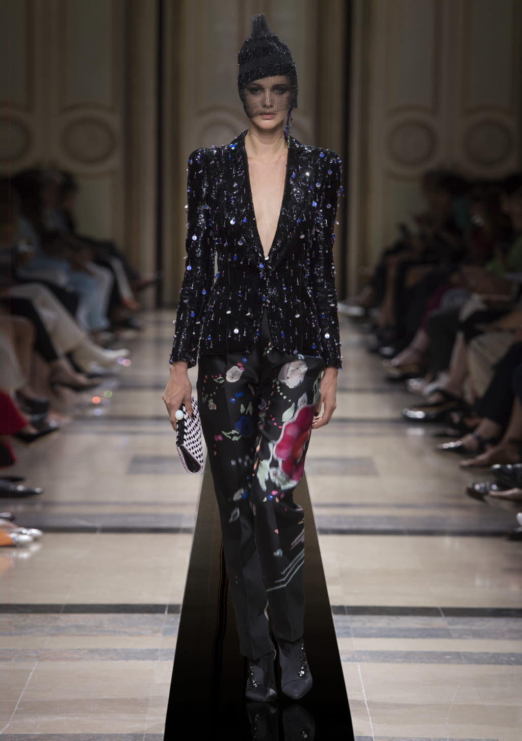 Fashion Week Paris Fall/Winter 2017 look 19 from the Giorgio Armani Privé collection couture