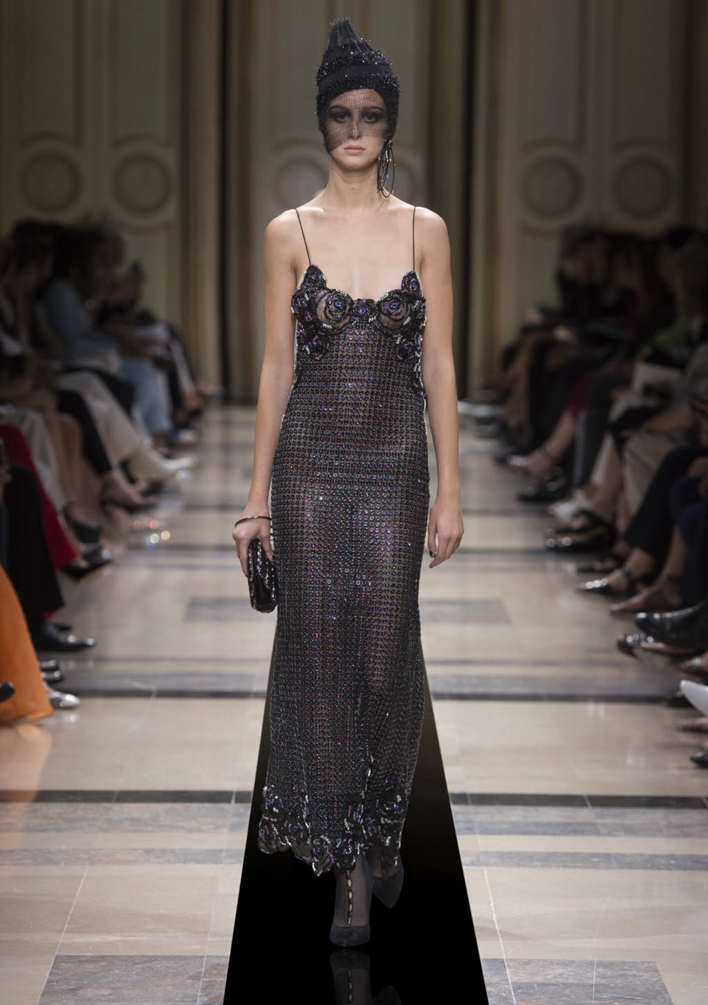 Fashion Week Paris Fall/Winter 2017 look 32 from the Giorgio Armani Privé collection couture