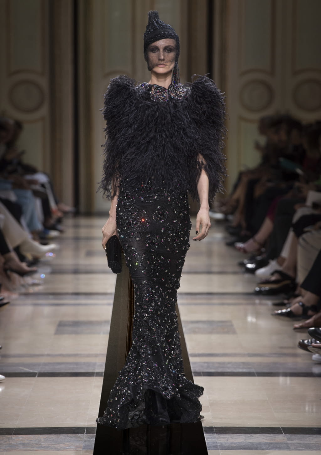 Fashion Week Paris Fall/Winter 2017 look 37 from the Giorgio Armani Privé collection couture