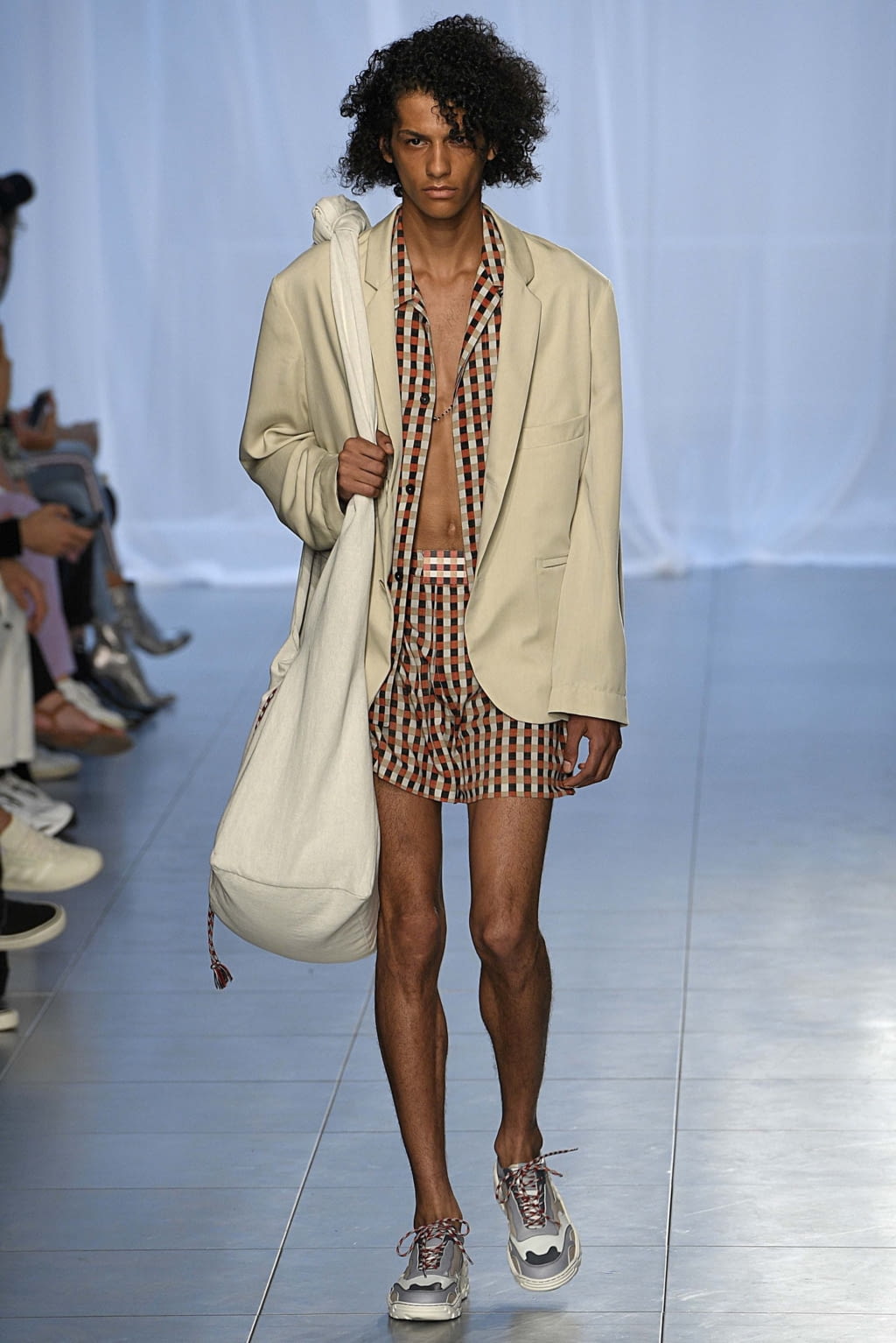 Fashion Week London Spring/Summer 2019 look 2 from the Qasimi collection 男装