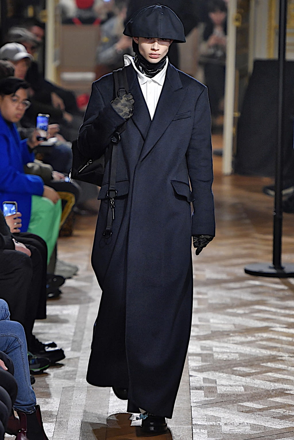 Fashion Week Paris Fall/Winter 2019 look 2 from the Raf Simons collection 男装