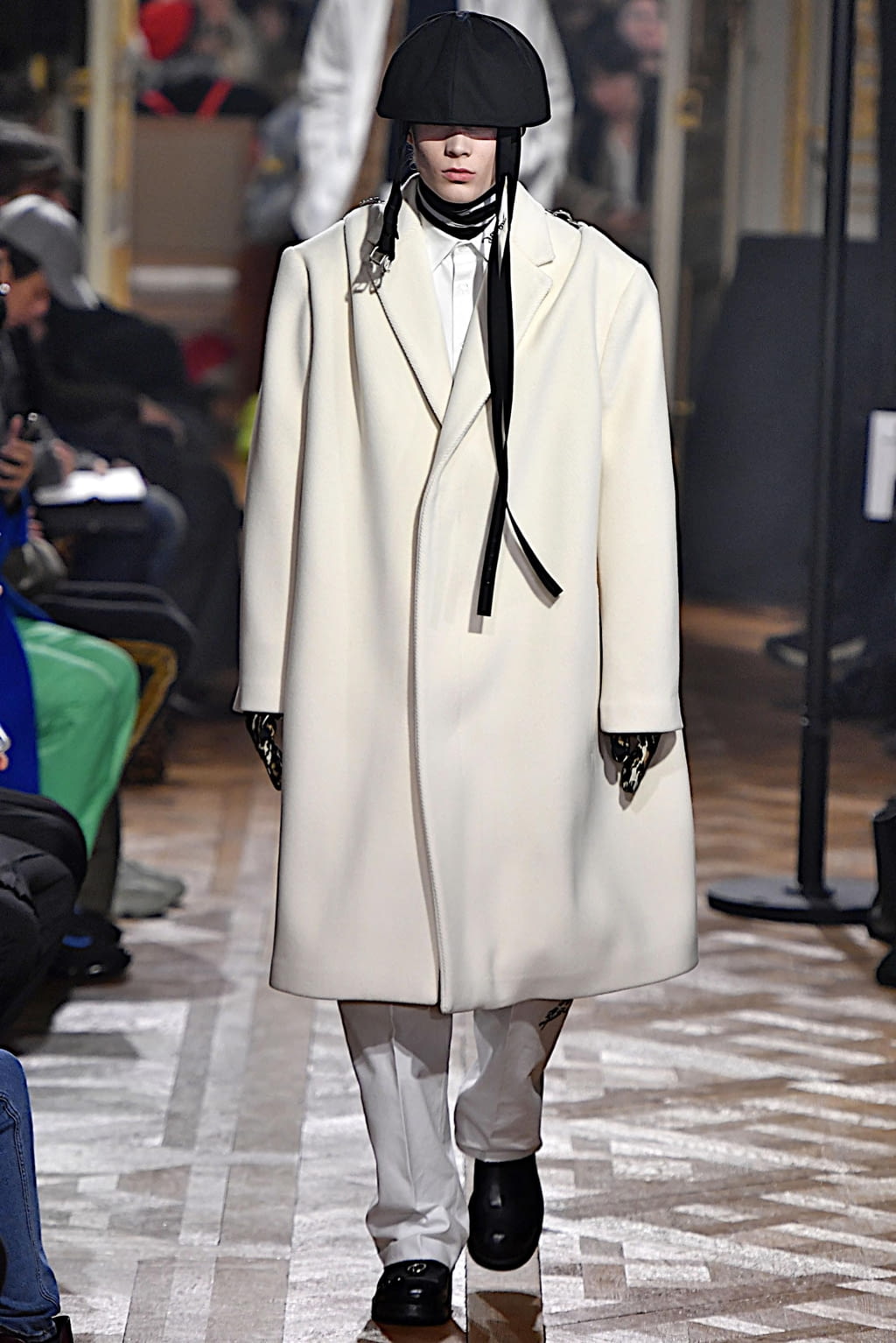 Fashion Week Paris Fall/Winter 2019 look 6 de la collection Raf Simons menswear