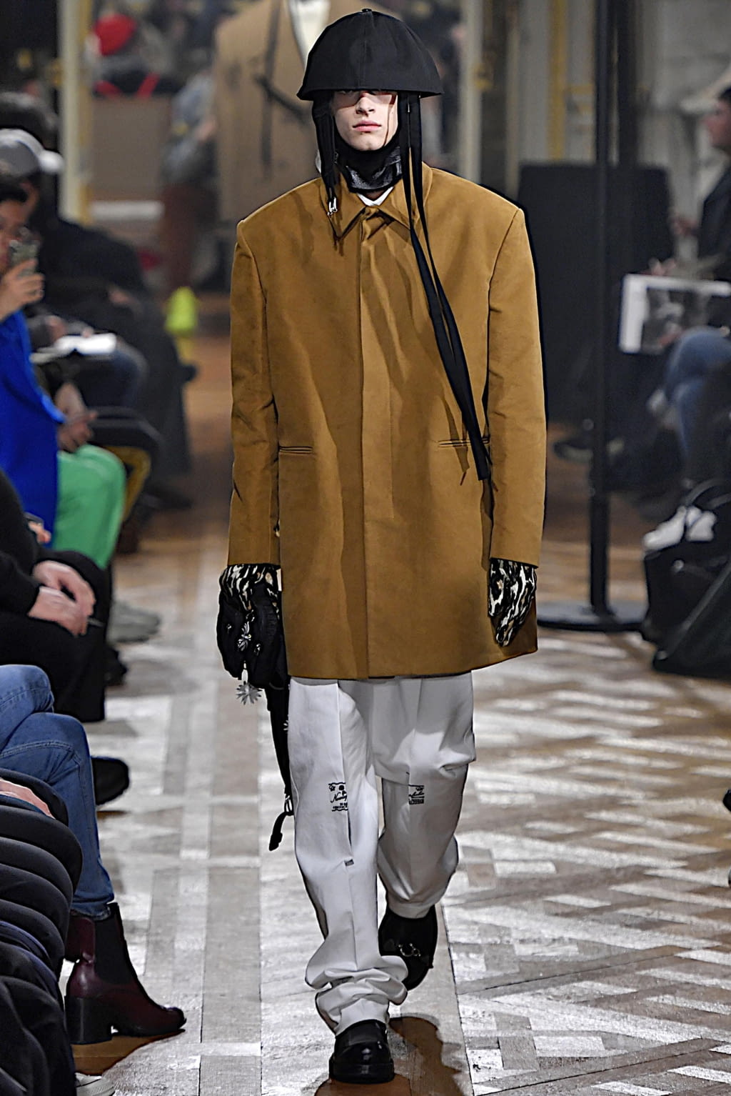 Fashion Week Paris Fall/Winter 2019 look 15 de la collection Raf Simons menswear