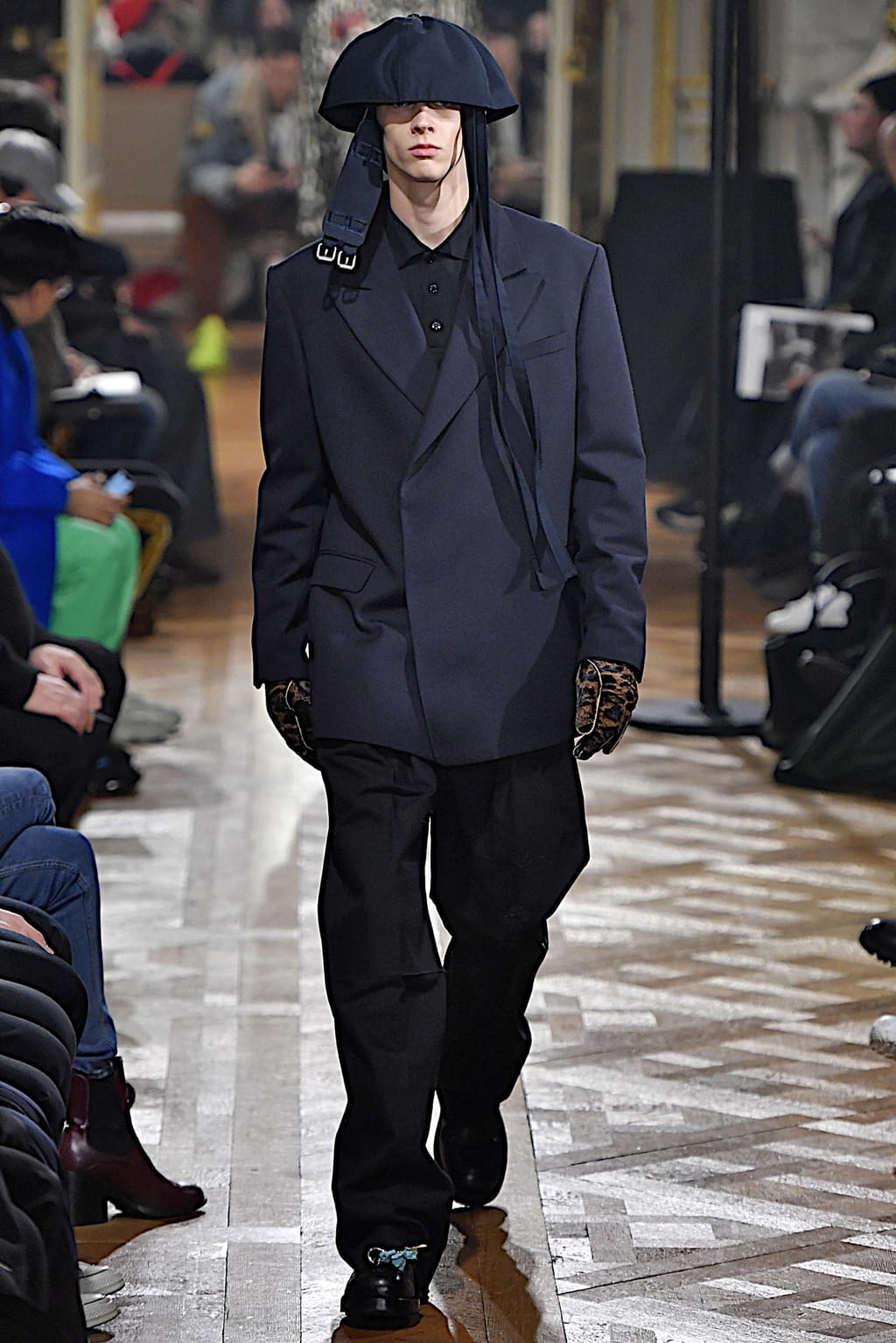 Fashion Week Paris Fall/Winter 2019 look 19 from the Raf Simons collection 男装