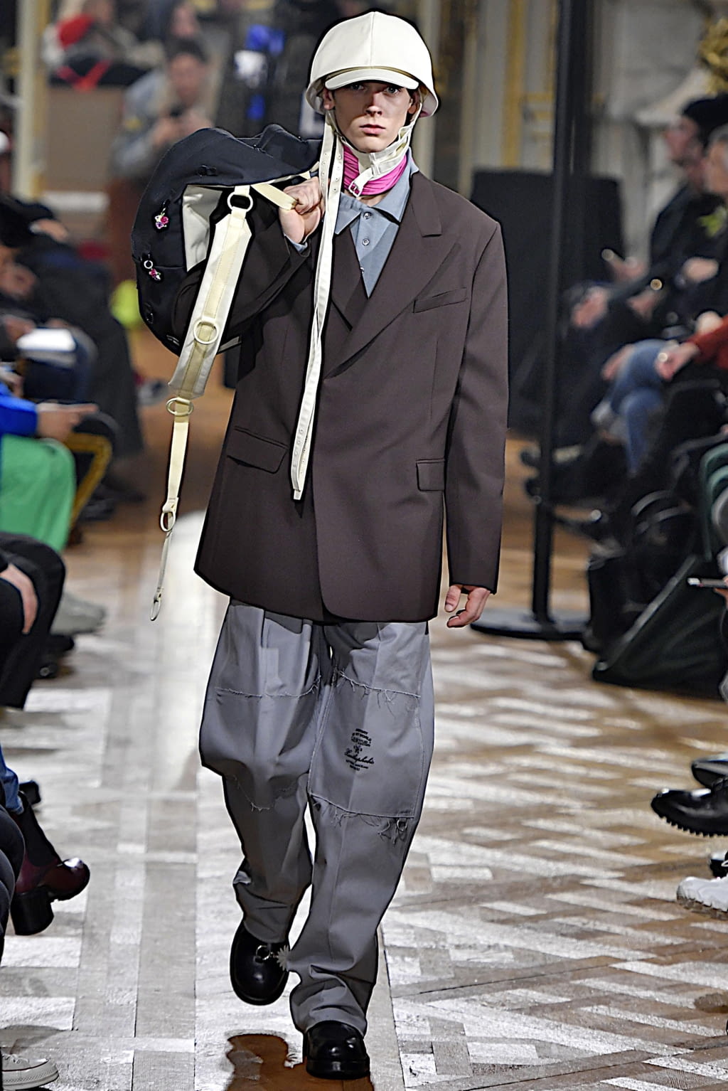 Fashion Week Paris Fall/Winter 2019 look 44 from the Raf Simons collection 男装