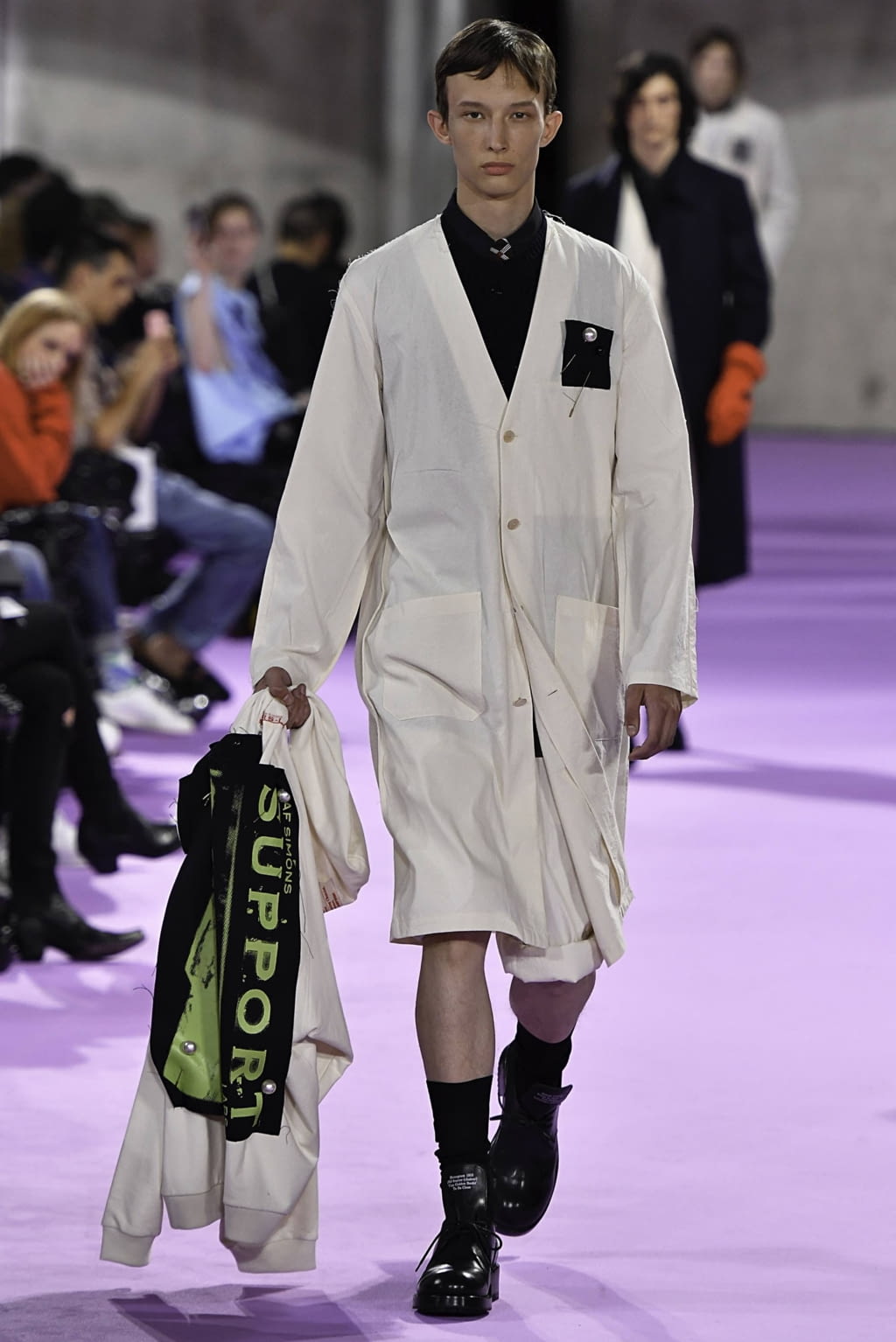 Fashion Week Paris Spring/Summer 2020 look 11 from the Raf Simons collection 男装