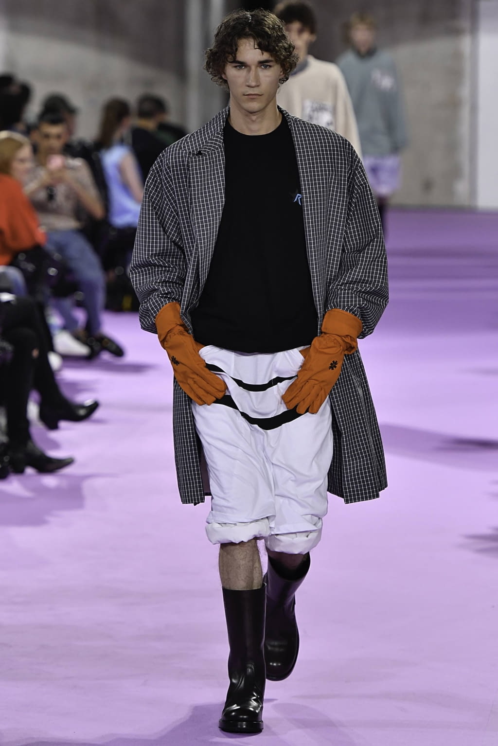 Fashion Week Paris Spring/Summer 2020 look 17 from the Raf Simons collection menswear