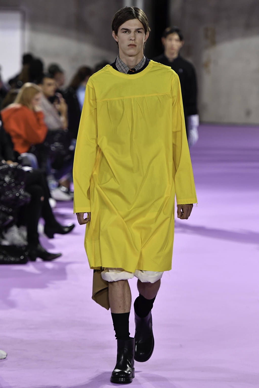 Fashion Week Paris Spring/Summer 2020 look 20 de la collection Raf Simons menswear