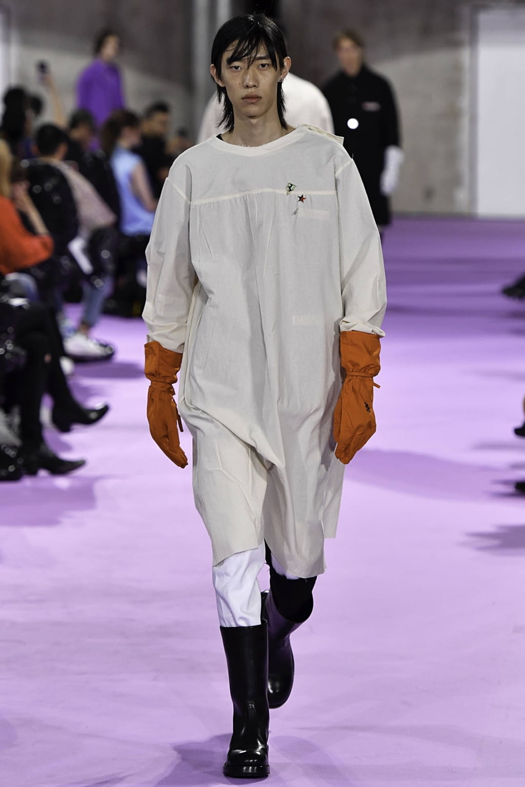 Fashion Week Paris Spring/Summer 2020 look 23 de la collection Raf Simons menswear