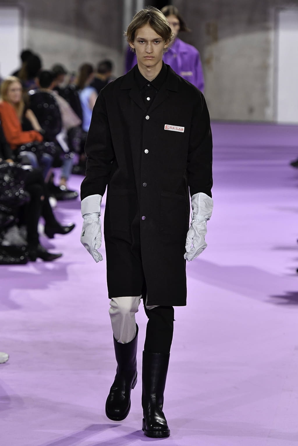 Fashion Week Paris Spring/Summer 2020 look 25 from the Raf Simons collection 男装