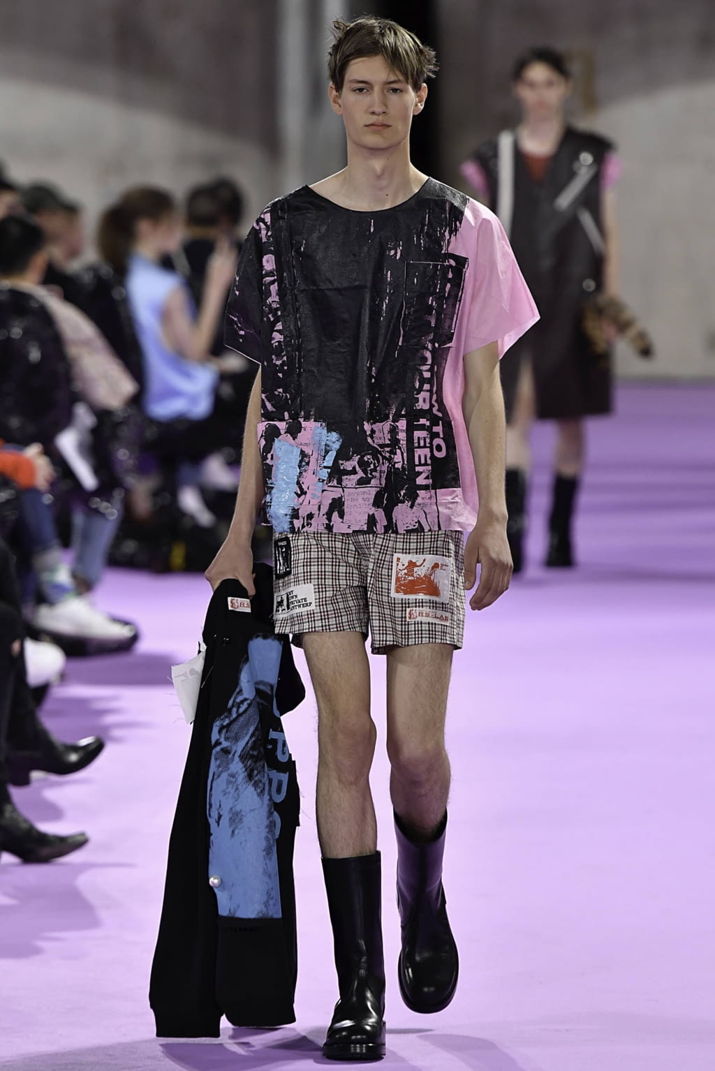 Fashion Week Paris Spring/Summer 2020 look 43 from the Raf Simons collection 男装