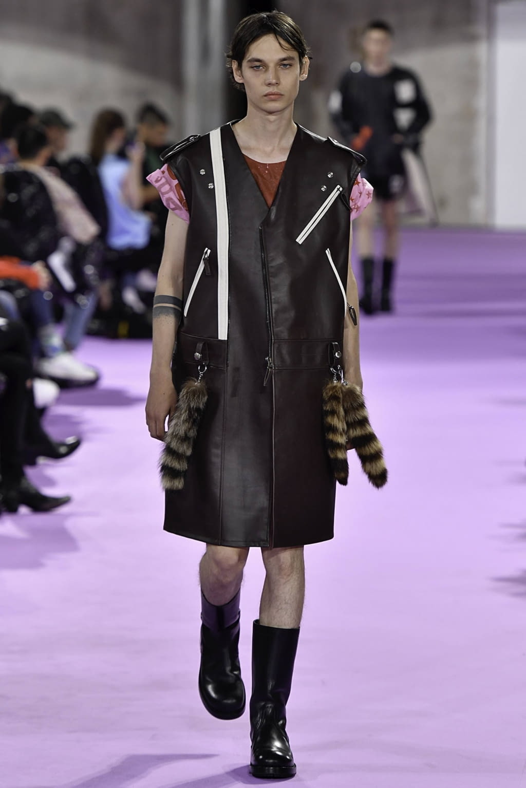 Fashion Week Paris Spring/Summer 2020 look 44 from the Raf Simons collection 男装