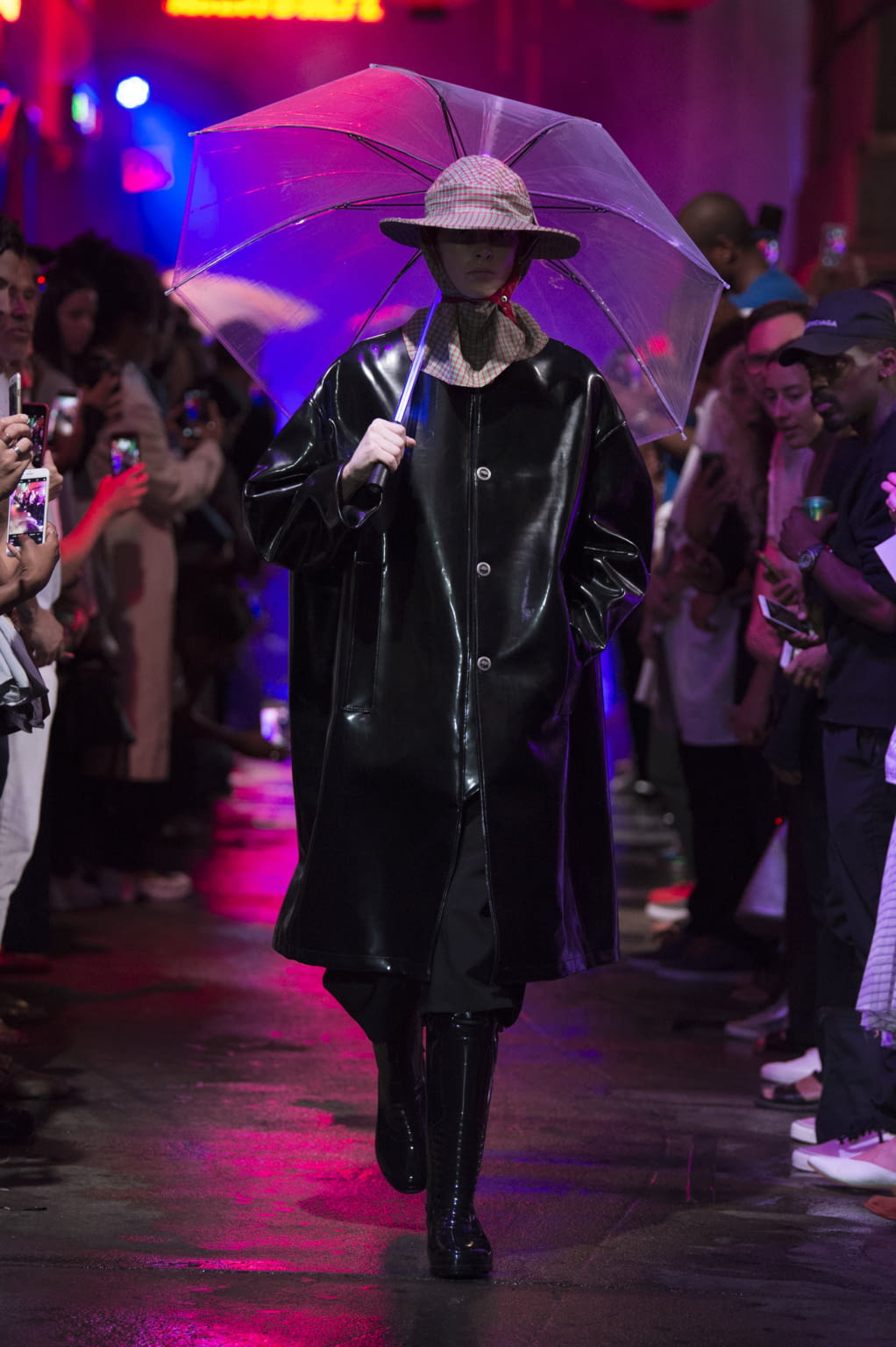 Fashion Week New York Spring/Summer 2018 look 1 from the Raf Simons collection menswear