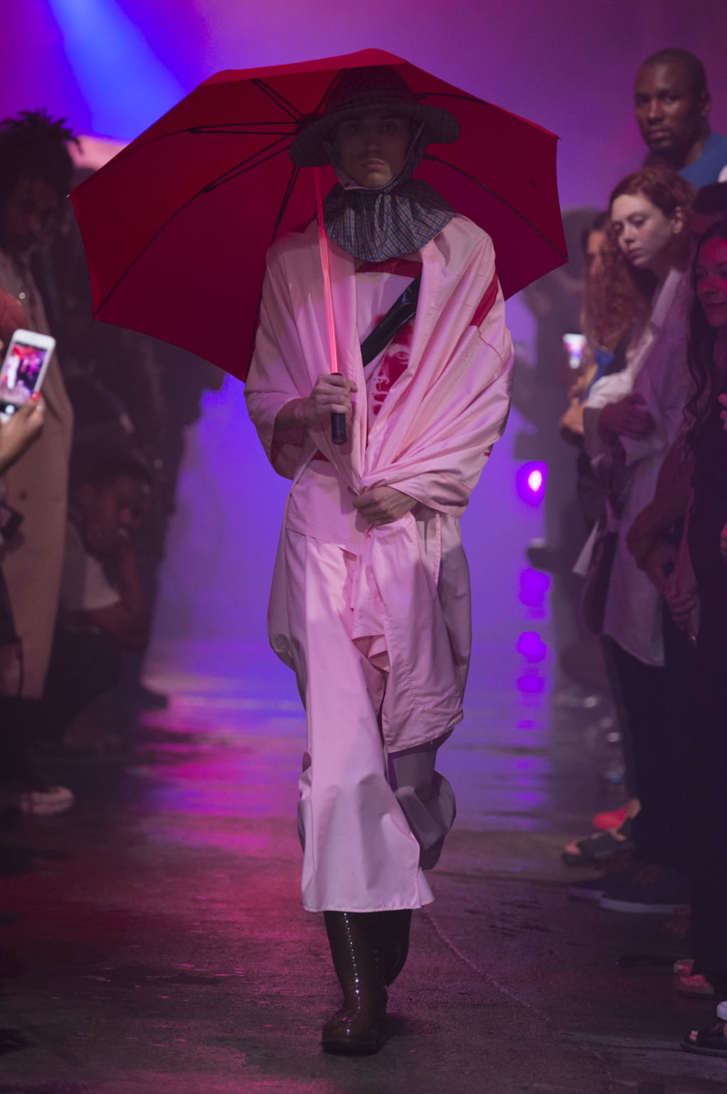 Fashion Week New York Spring/Summer 2018 look 14 de la collection Raf Simons menswear