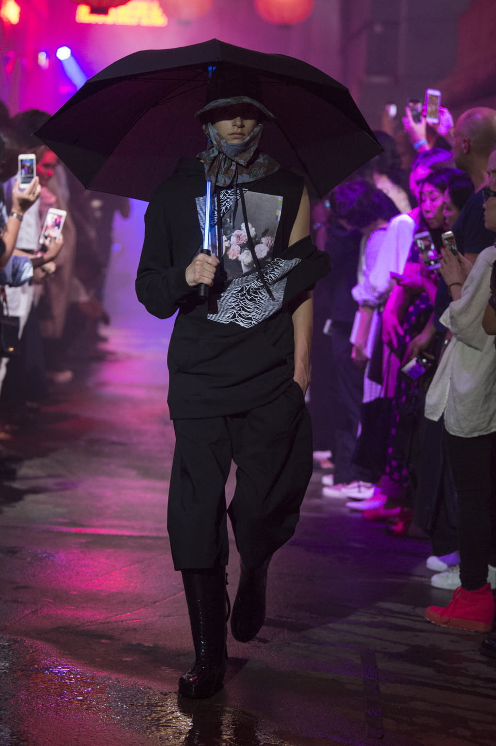 Fashion Week New York Spring/Summer 2018 look 17 from the Raf Simons collection 男装