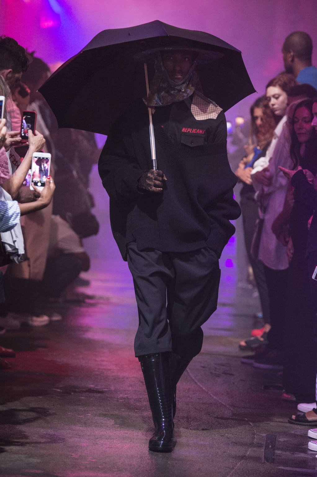 Fashion Week New York Spring/Summer 2018 look 18 from the Raf Simons collection 男装