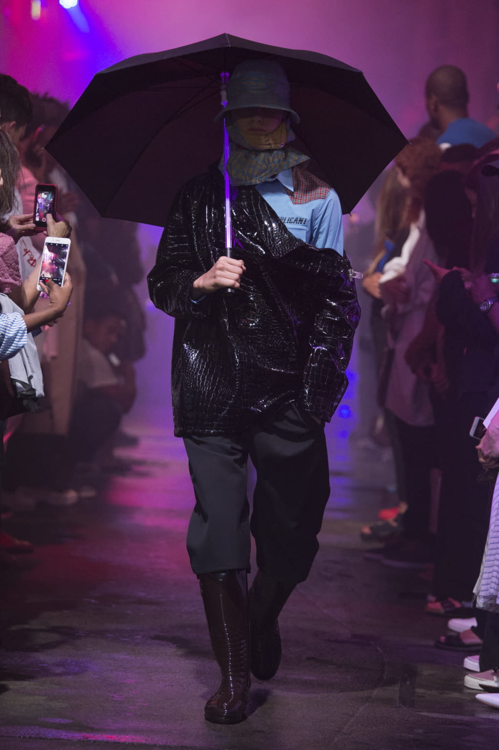 Fashion Week New York Spring/Summer 2018 look 19 from the Raf Simons collection 男装