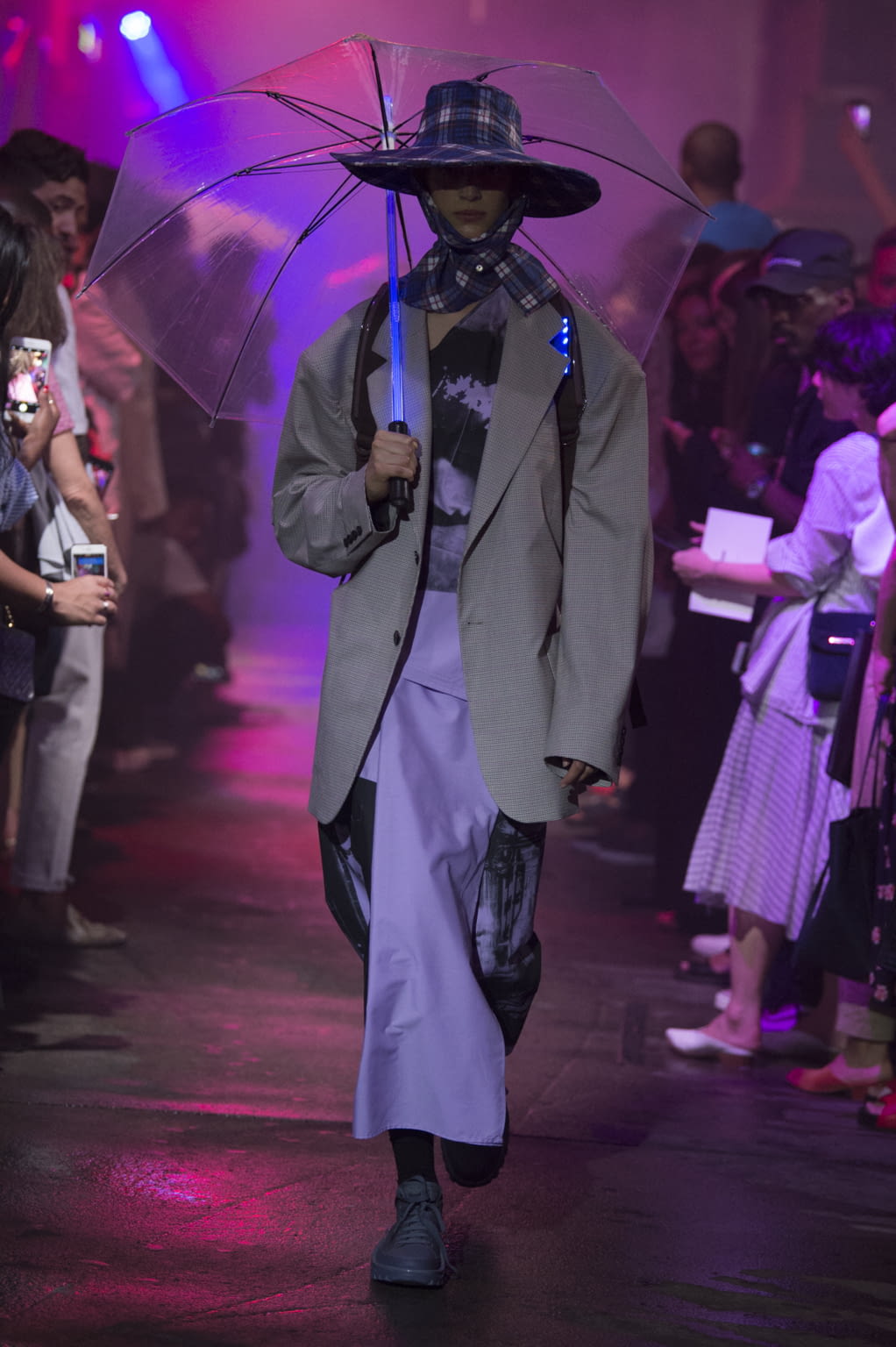 Fashion Week New York Spring/Summer 2018 look 26 from the Raf Simons collection 男装