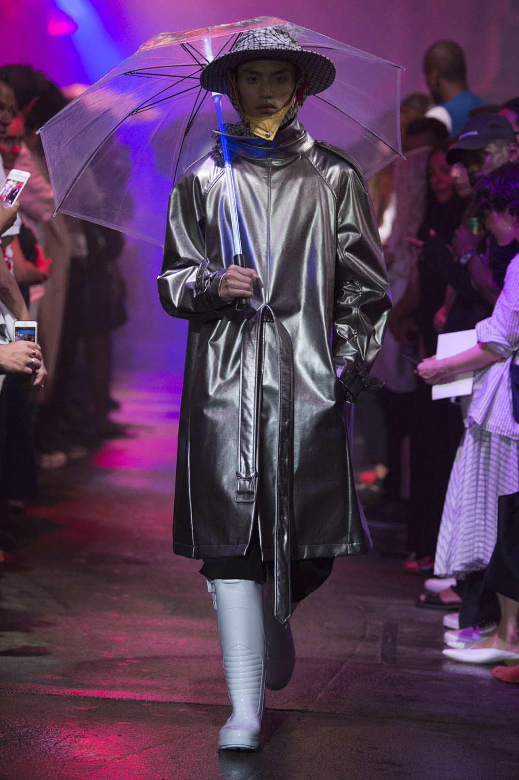 Fashion Week New York Spring/Summer 2018 look 28 from the Raf Simons collection 男装