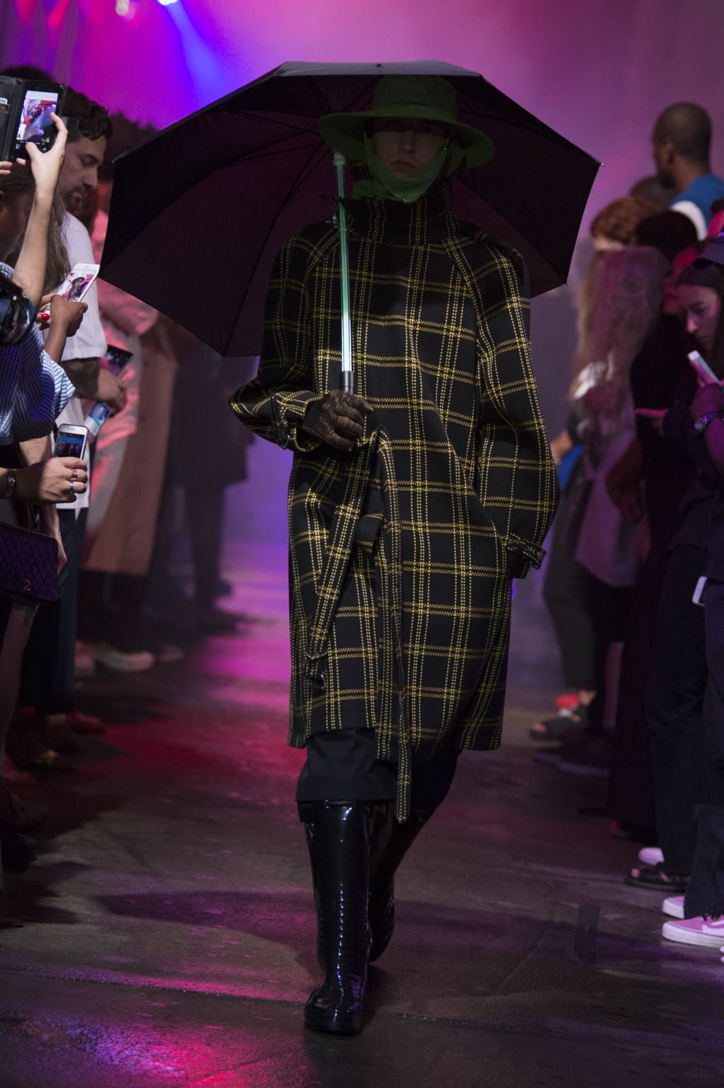 Fashion Week New York Spring/Summer 2018 look 32 from the Raf Simons collection 男装