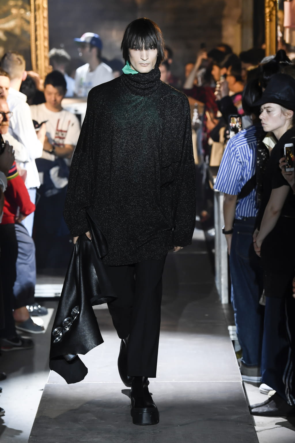 Fashion Week Paris Spring/Summer 2019 look 7 de la collection Raf Simons menswear