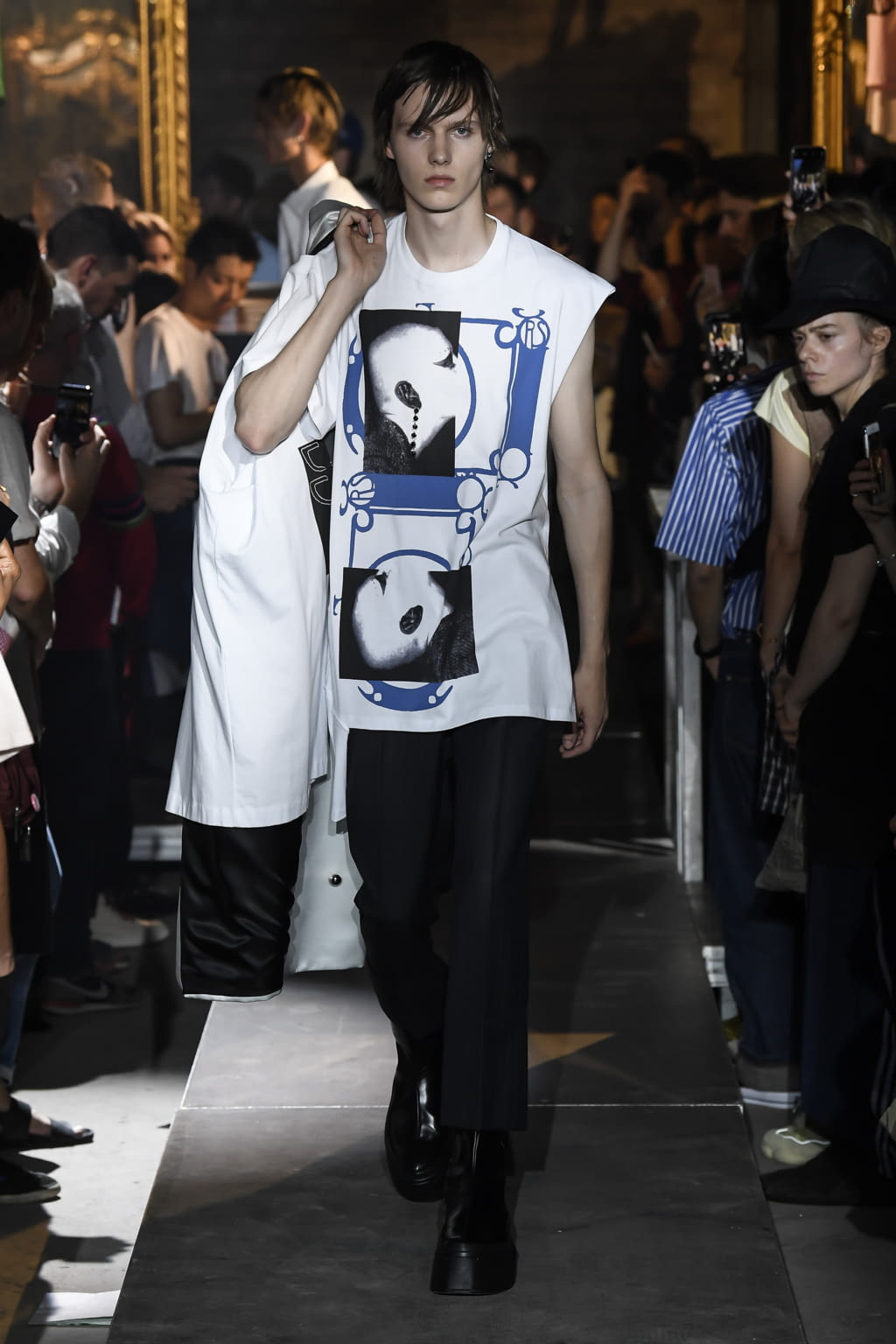 Fashion Week Paris Spring/Summer 2019 look 11 from the Raf Simons collection 男装