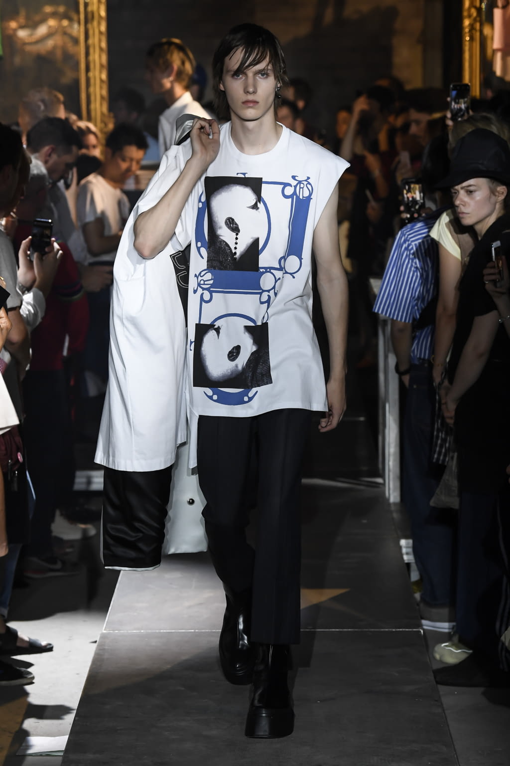 Fashion Week Paris Spring/Summer 2019 look 11 de la collection Raf Simons menswear