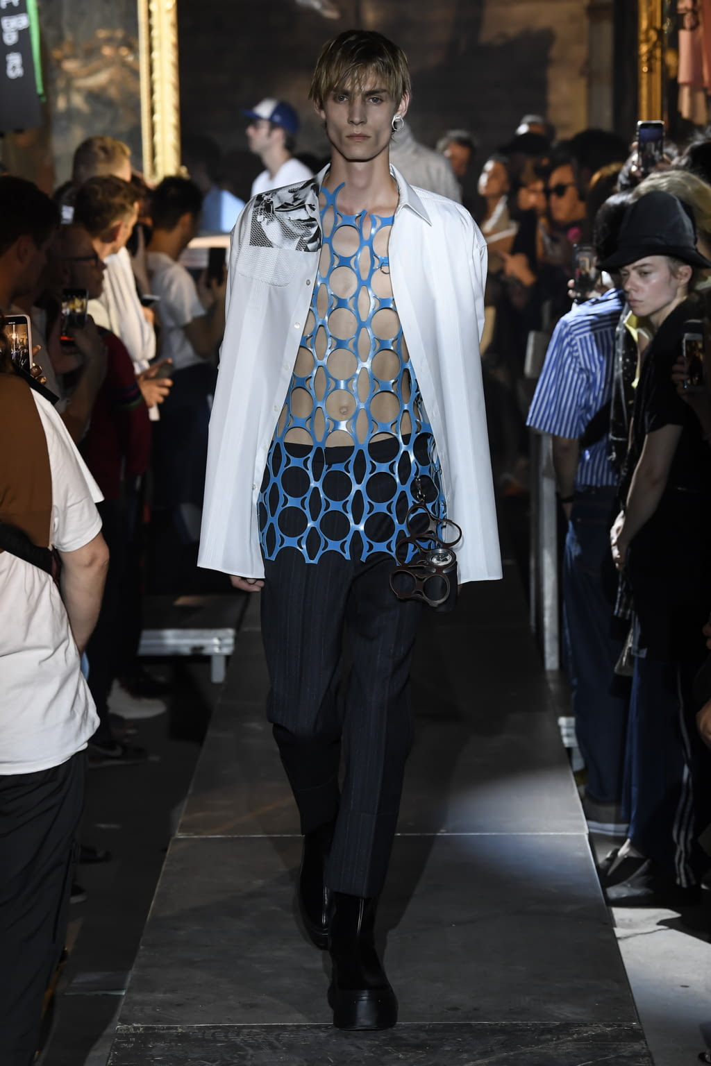 Fashion Week Paris Spring/Summer 2019 look 12 from the Raf Simons collection menswear