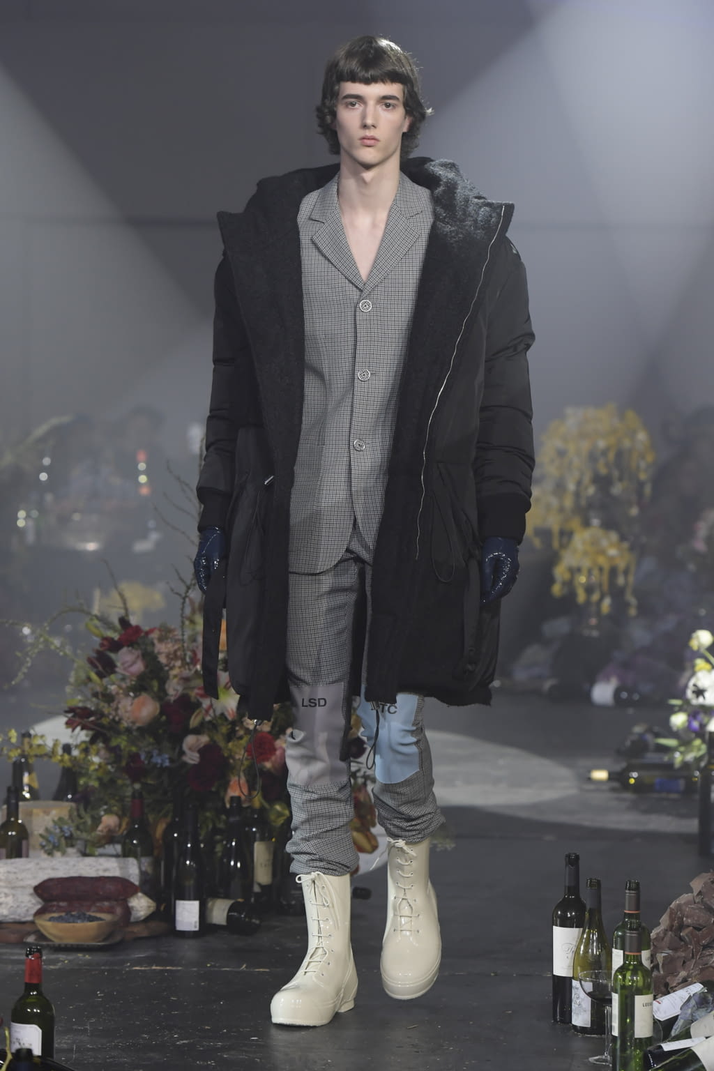 Fashion Week New York Fall/Winter 2018 look 14 from the Raf Simons collection 男装