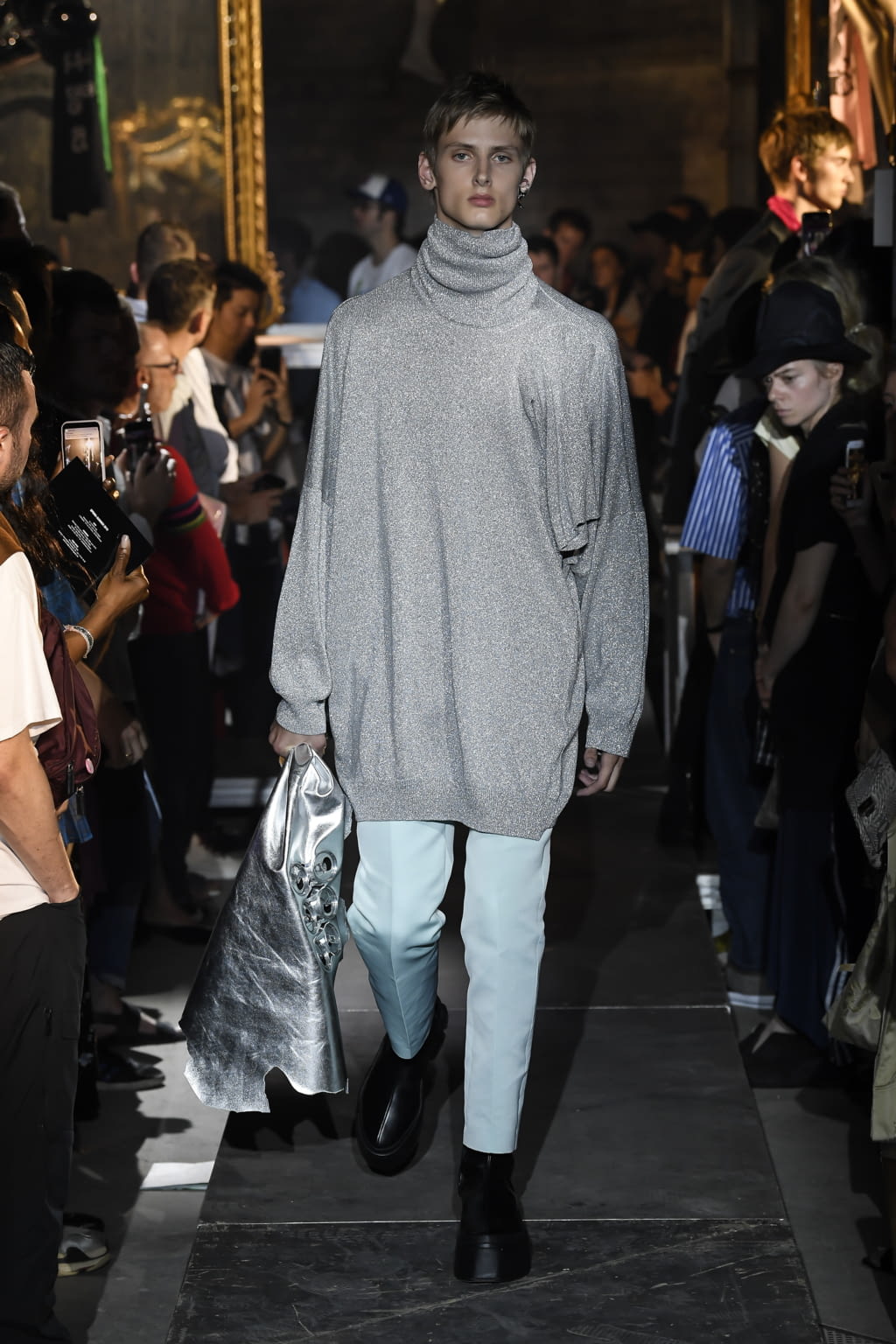 Fashion Week Paris Spring/Summer 2019 look 14 from the Raf Simons collection menswear