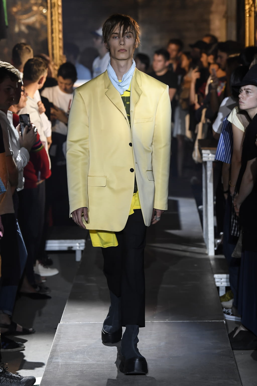 Fashion Week Paris Spring/Summer 2019 look 16 from the Raf Simons collection menswear
