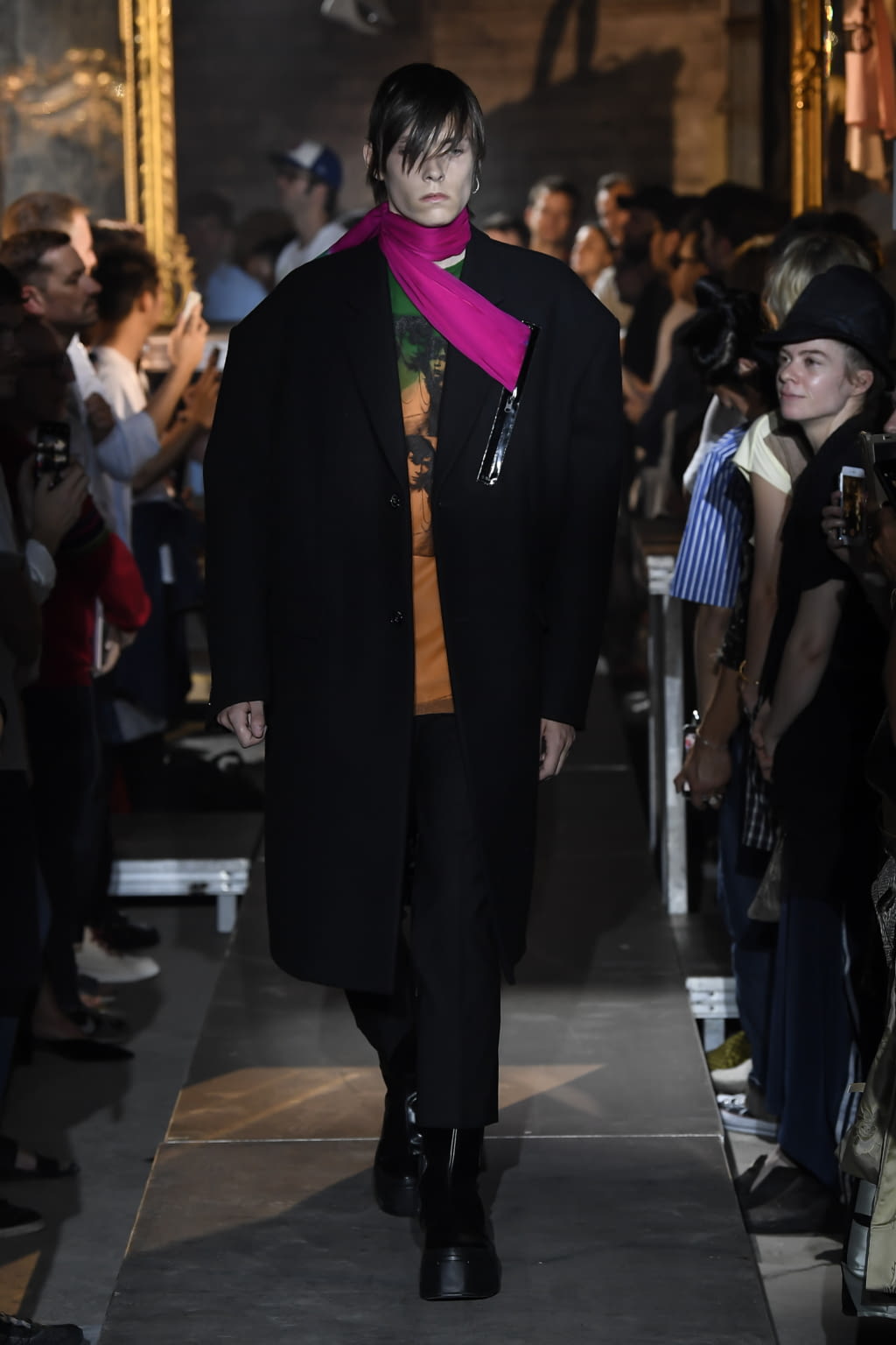 Fashion Week Paris Spring/Summer 2019 look 19 de la collection Raf Simons menswear