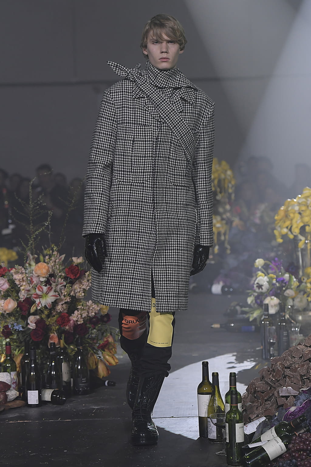 Fashion Week New York Fall/Winter 2018 look 22 from the Raf Simons collection menswear