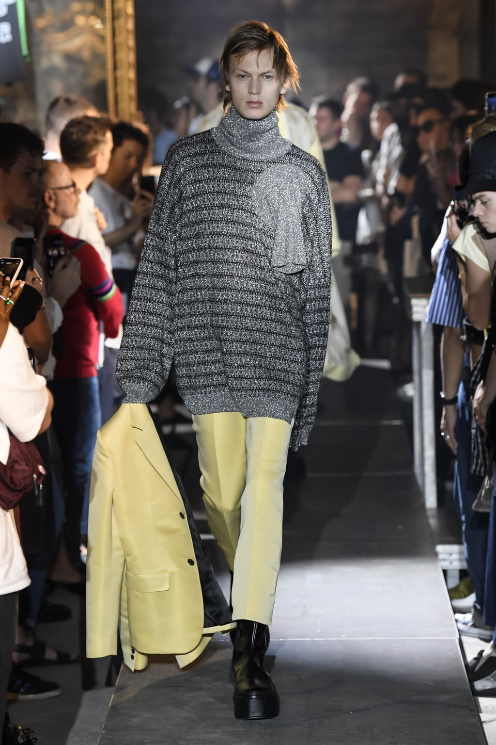 Fashion Week Paris Spring/Summer 2019 look 23 de la collection Raf Simons menswear