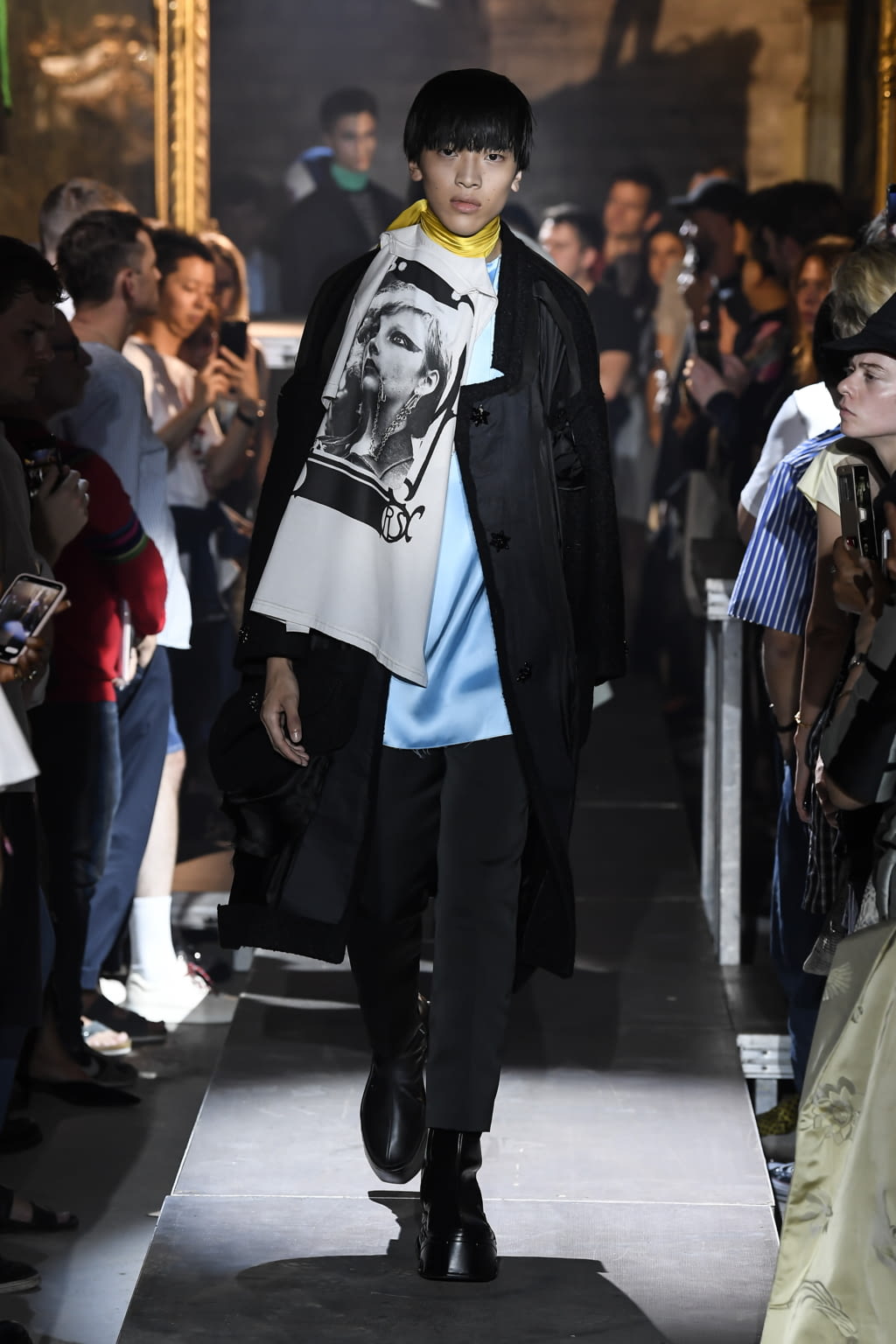 Fashion Week Paris Spring/Summer 2019 look 25 de la collection Raf Simons menswear