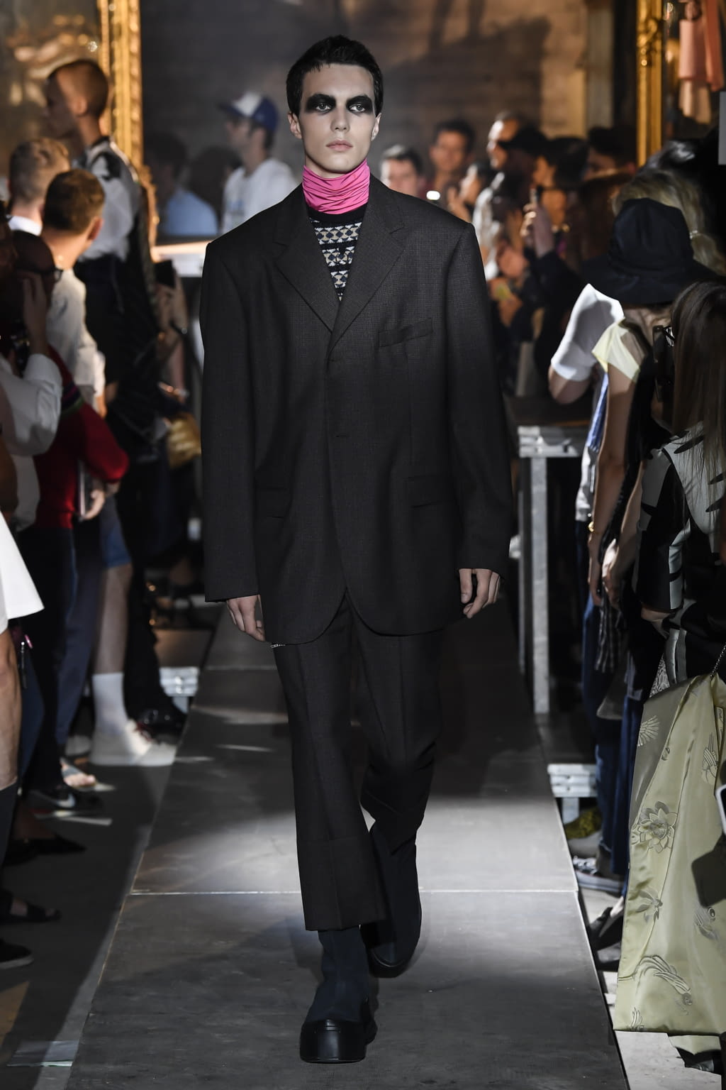 Fashion Week Paris Spring/Summer 2019 look 28 from the Raf Simons collection menswear