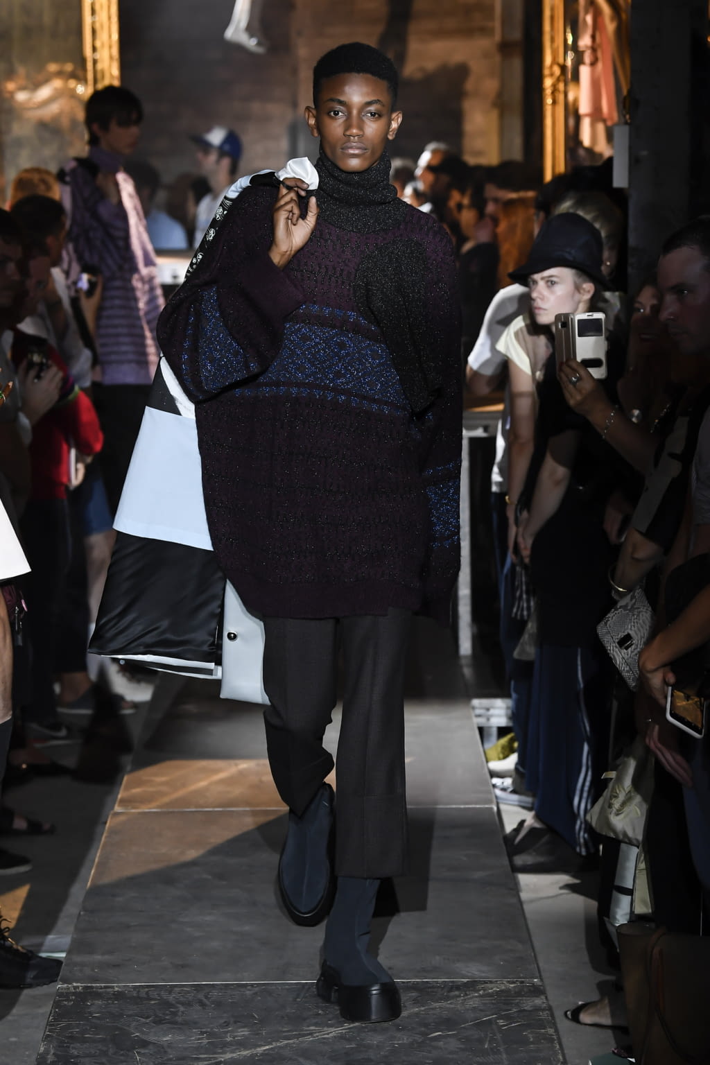 Fashion Week Paris Spring/Summer 2019 look 30 de la collection Raf Simons menswear