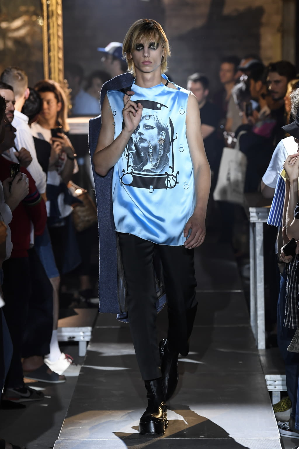 Fashion Week Paris Spring/Summer 2019 look 38 from the Raf Simons collection 男装