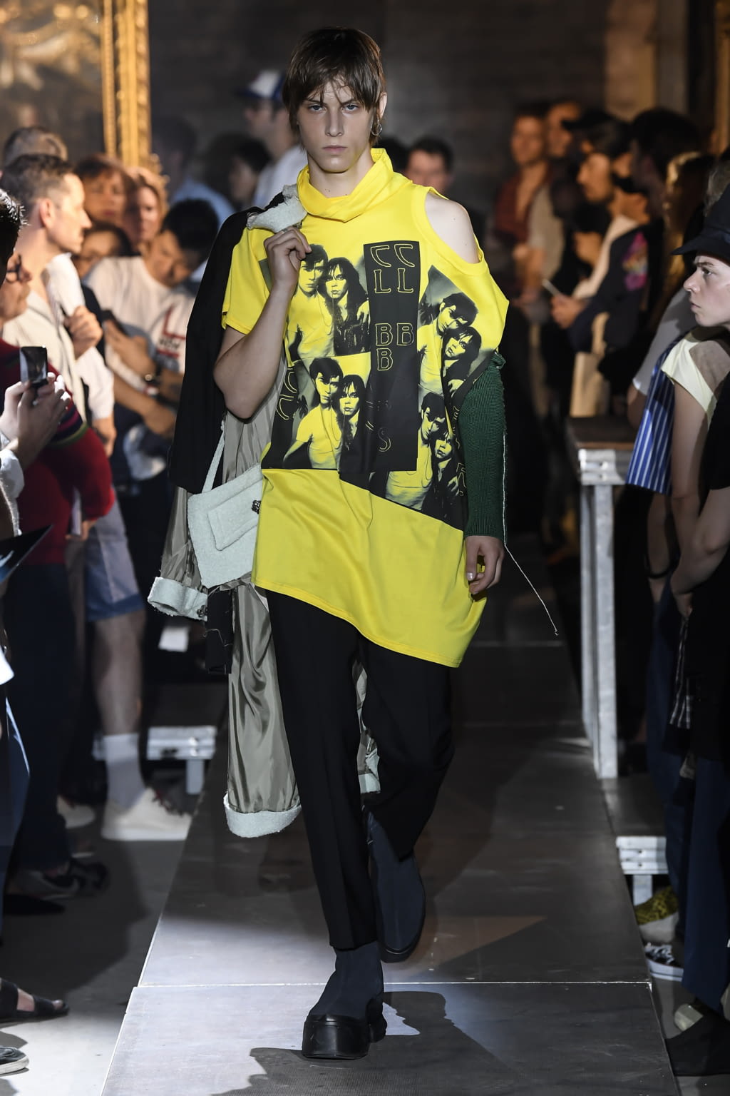 Fashion Week Paris Spring/Summer 2019 look 40 de la collection Raf Simons menswear
