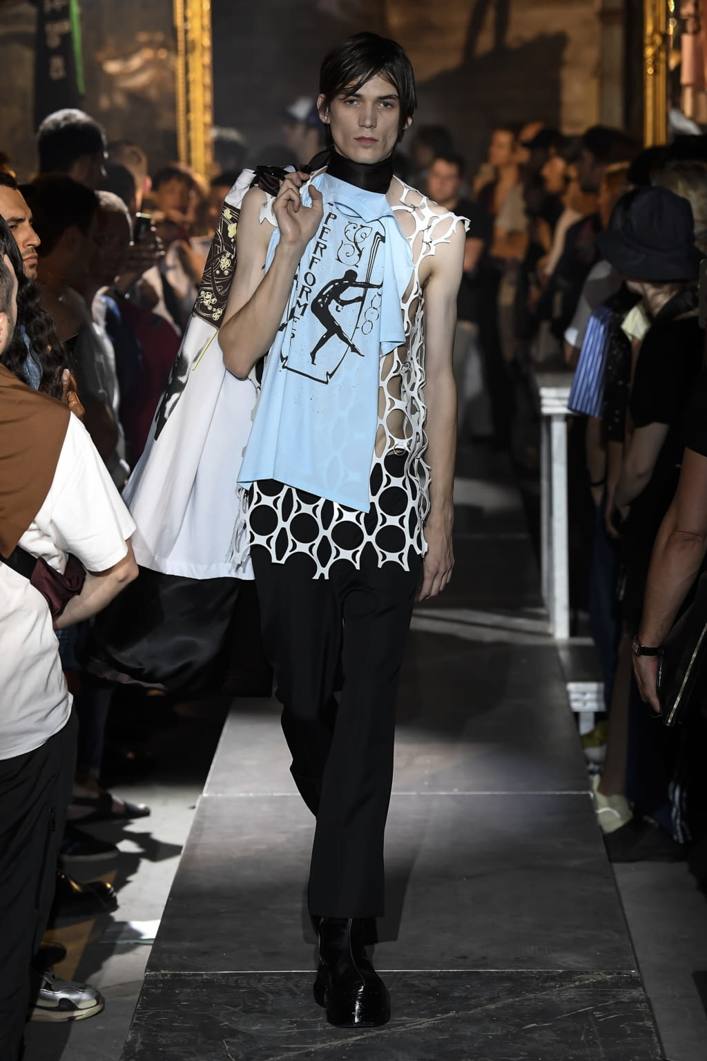 Fashion Week Paris Spring/Summer 2019 look 45 de la collection Raf Simons menswear