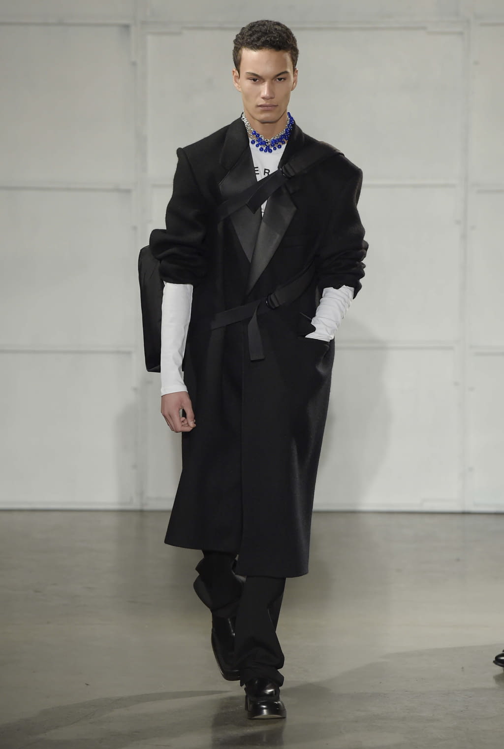 Fashion Week New York Fall/Winter 2017 look 14 from the Raf Simons collection menswear
