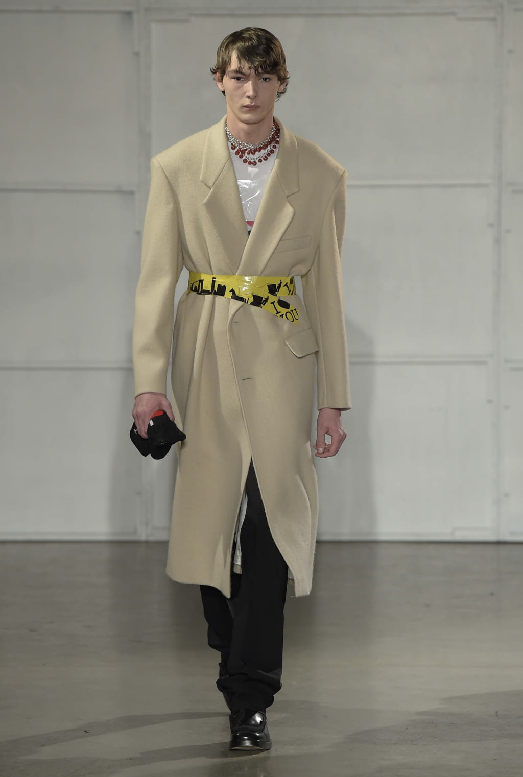 Fashion Week New York Fall/Winter 2017 look 2 from the Raf Simons collection 男装