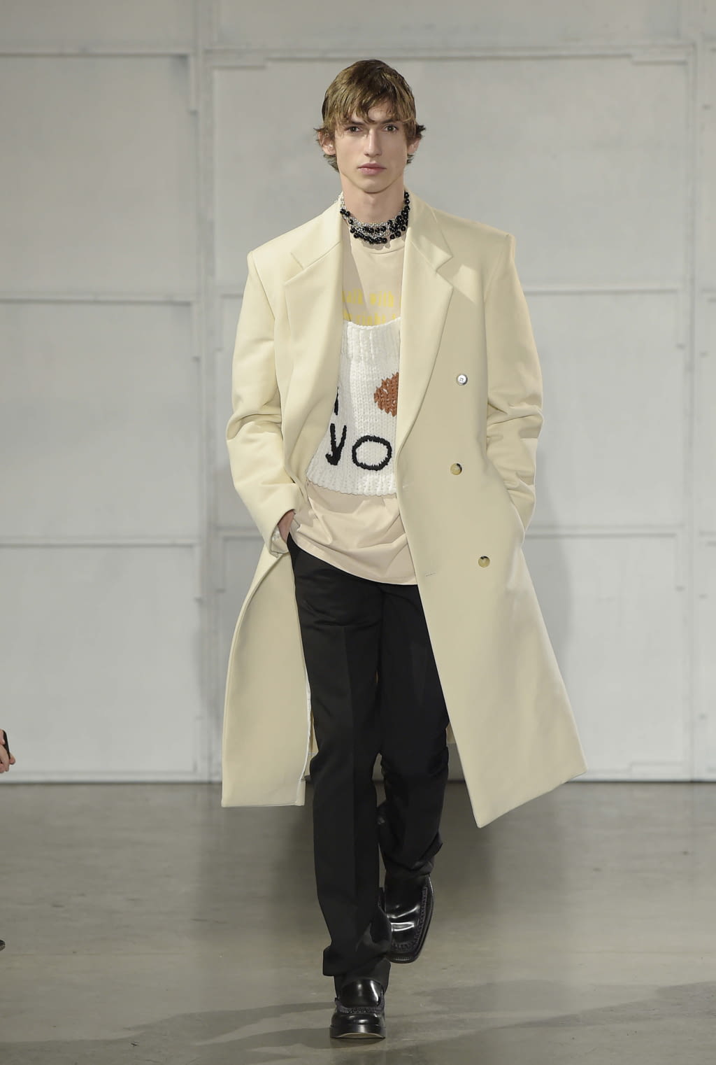 Fashion Week New York Fall/Winter 2017 look 21 from the Raf Simons collection menswear